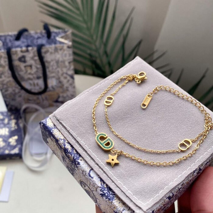 ⁦اسوارة نسائي من ماركة ديور⁩ - الصورة ⁦1⁩