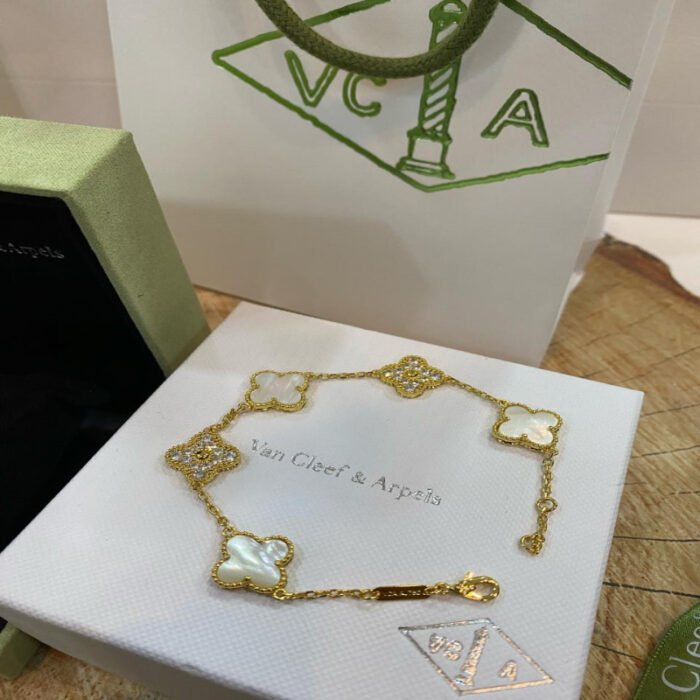 ⁦اسوارة نسائيه من ماركه فان كليف⁩ - الصورة ⁦1⁩
