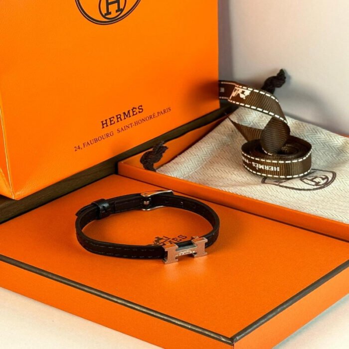 ⁦اسوارة من ماركة هرمس Hermès⁩ - الصورة ⁦1⁩