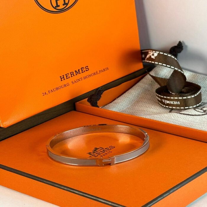 ⁦اسوارة من ماركة هرمس Hermès⁩ - الصورة ⁦1⁩